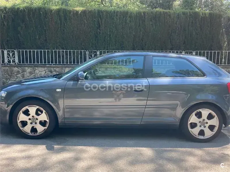 Usado Audi A3 Ambiente 105 CV (77 kW) 2007 Gris / plata Utilitario