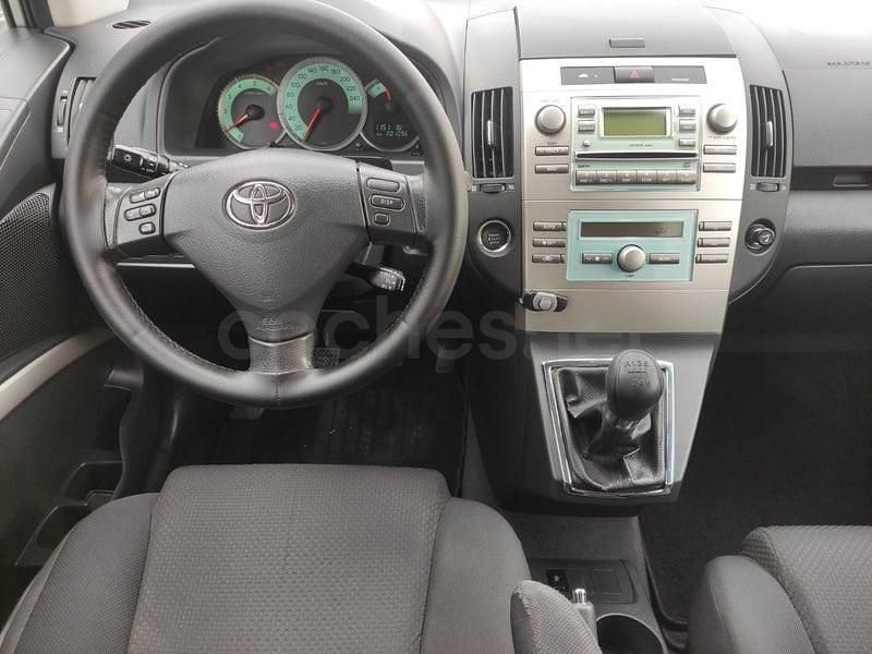 Usado Toyota Corolla Verso Sol 136 CV (100 kW) 2006 Gris / plata Monovolumen