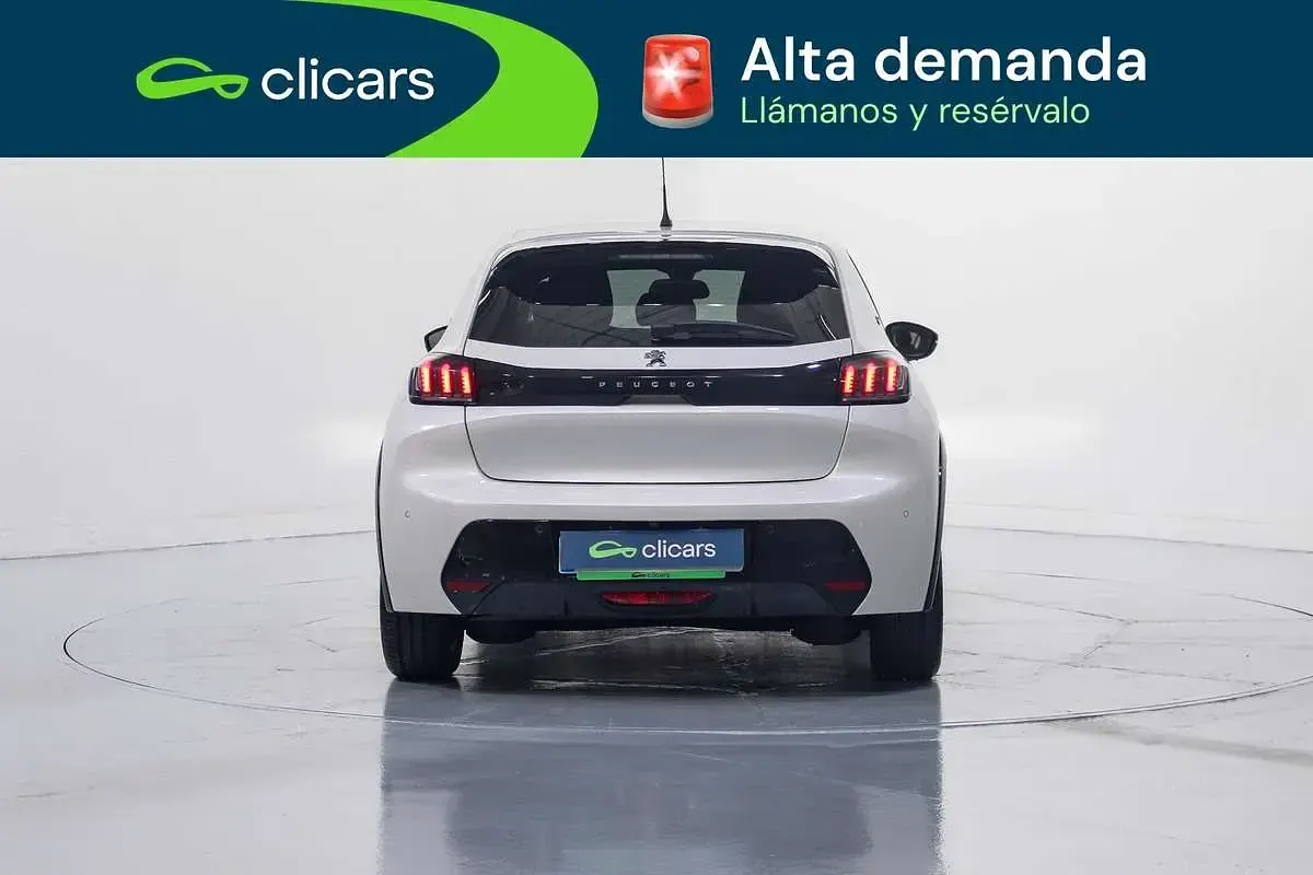 Usado Peugeot e-208 Allure 100 kW (136 CV) 2021 Blanco Utilitario