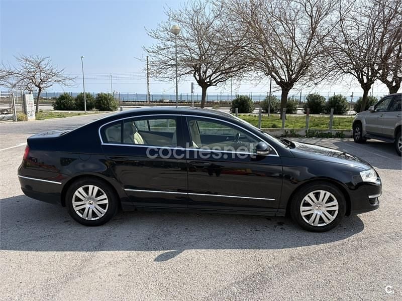 Usado VW Passat Highline 140 CV (102 kW) 2009 Negro Berlina