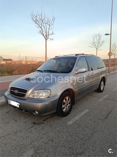 Usado Kia Carnival LX 144 CV (105 kW) 2006 Gris / plata Monovolumen