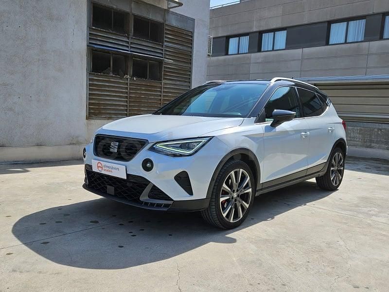 Usado Seat Arona FR 150 CV (110 kW) 2024 Blanco glacial SUV