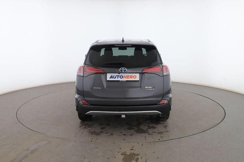 Usado Toyota RAV4 Hybrid Advance 200 CV (147 kW) 2018 Blanco SUV