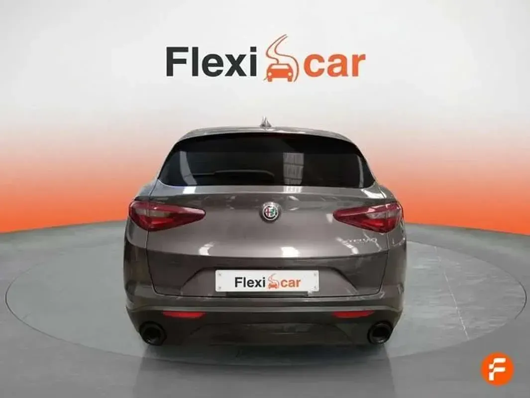 Usado Alfa Romeo Stelvio Sprint 160 CV (117 kW) 2022 Gris SUV