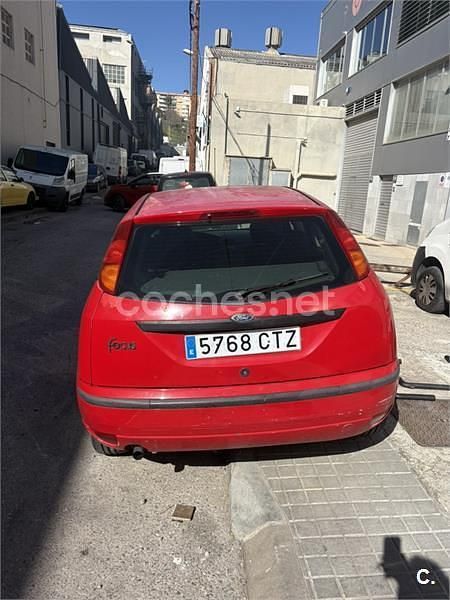 Usado Ford Focus Trend 100 CV (73 kW) 2004 Rojo Berlina