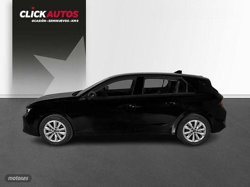 Usado Opel Astra Edition 130 CV (95 kW) 2023 Negro Berlina
