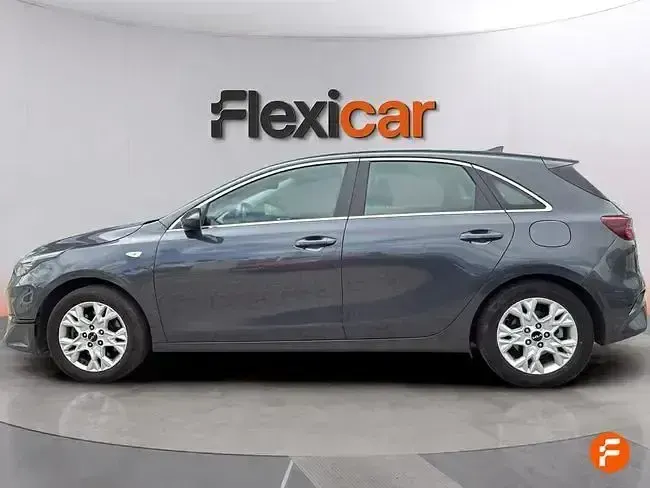 Usado Kia Ceed 136 CV (100 kW) 2023 Gris Utilitario