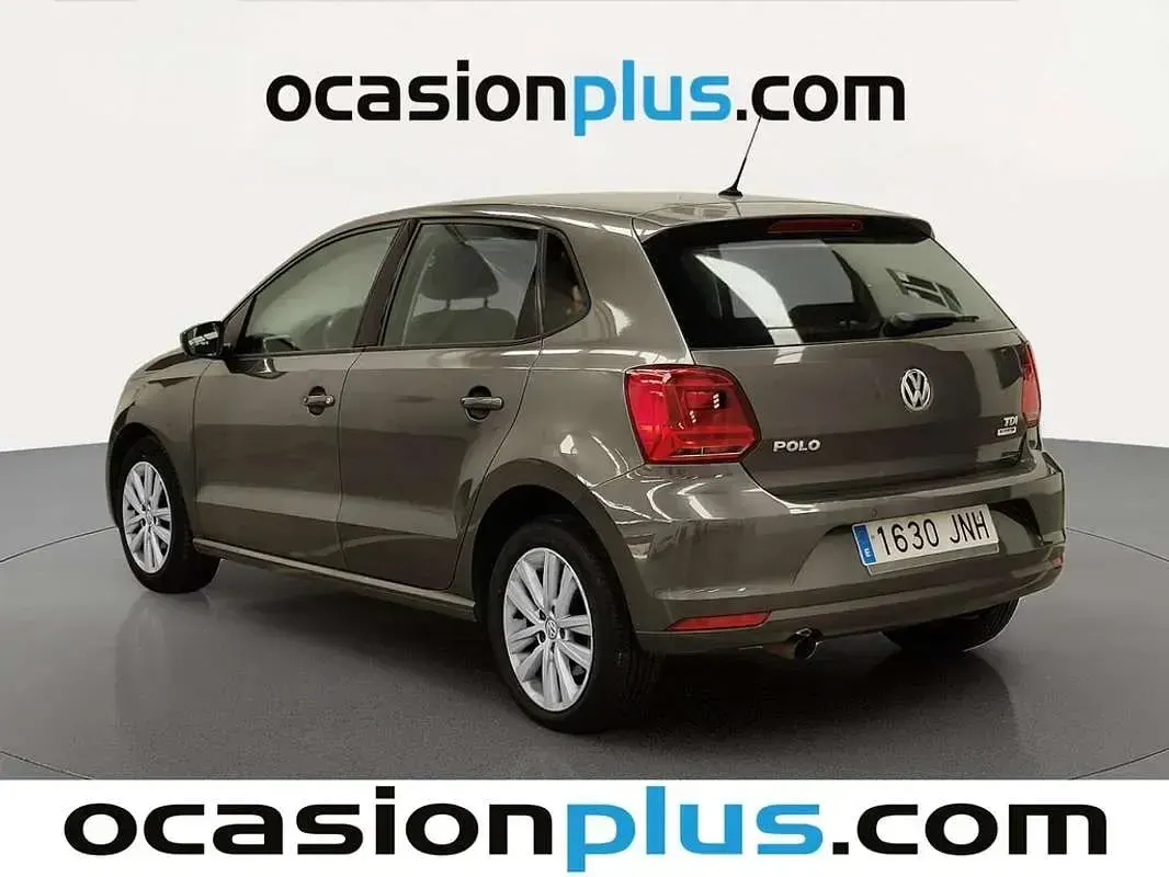 Usado VW Polo Advance 90 CV (66 kW) 2016 Gris Utilitario
