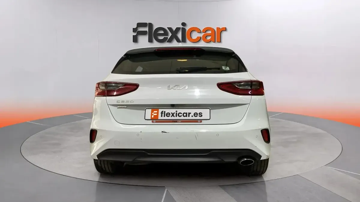 Usado Kia Ceed 136 CV (100 kW) 2023 Blanco Utilitario