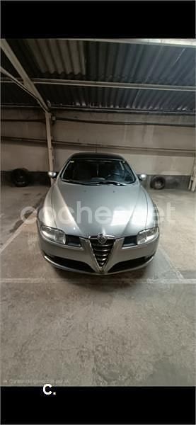 Usado Alfa Romeo GT Distinctive 150 CV (110 kW) 2006 Gris / plata Coupe