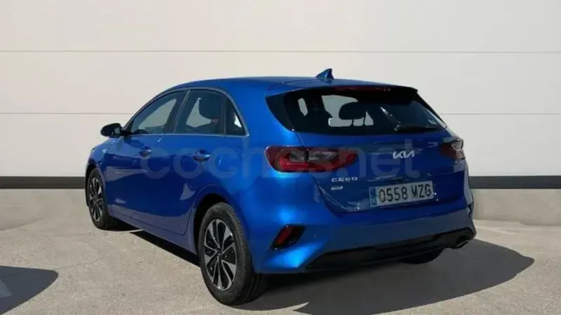 Usado Kia Ceed 100 CV (73 kW) 2025 Azul Utilitario