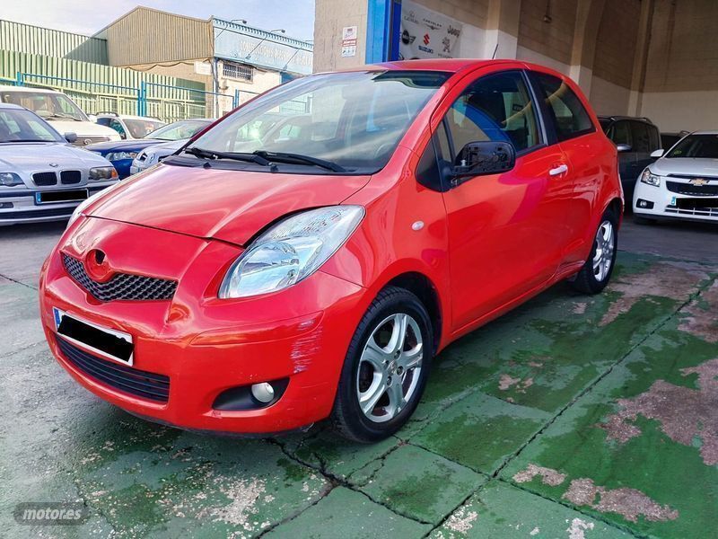 Usado Toyota Yaris 69 CV (50 kW) 2010 Rojo Berlina