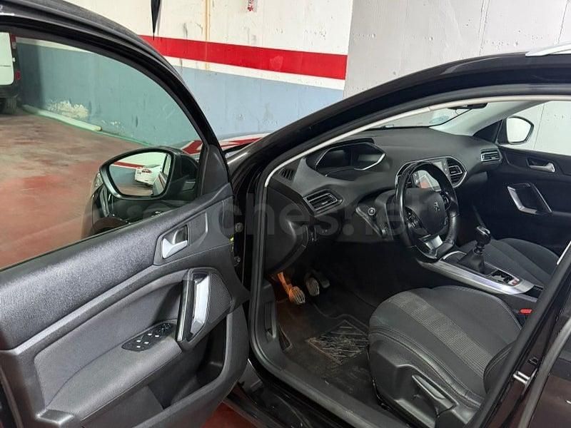 Begagnad Peugeot 308 SW Allure 130 HK (95 kW) 2021 Svart Kombi