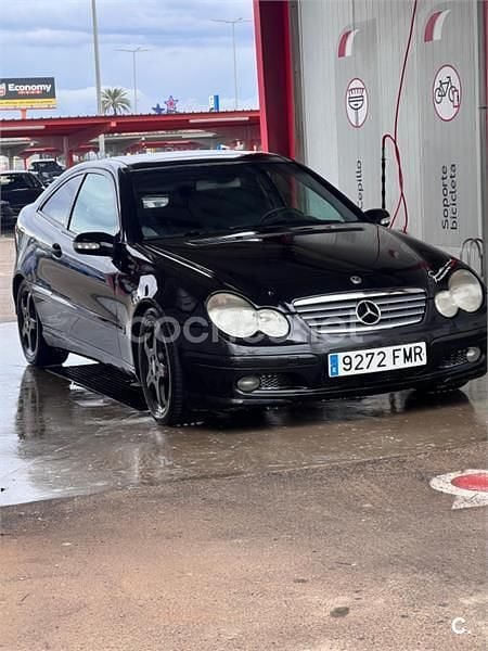Usado Mercedes C220 143 CV (105 kW) 2002 Negro Berlina