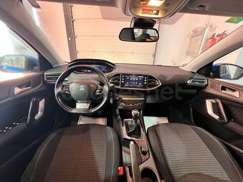Usado Peugeot 308 SW Access 100 CV (73 kW) 2020 Azul Familiar