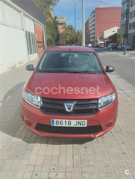 Usado Dacia Sandero Ambiance 75 CV (55 kW) 2016 Granate Berlina