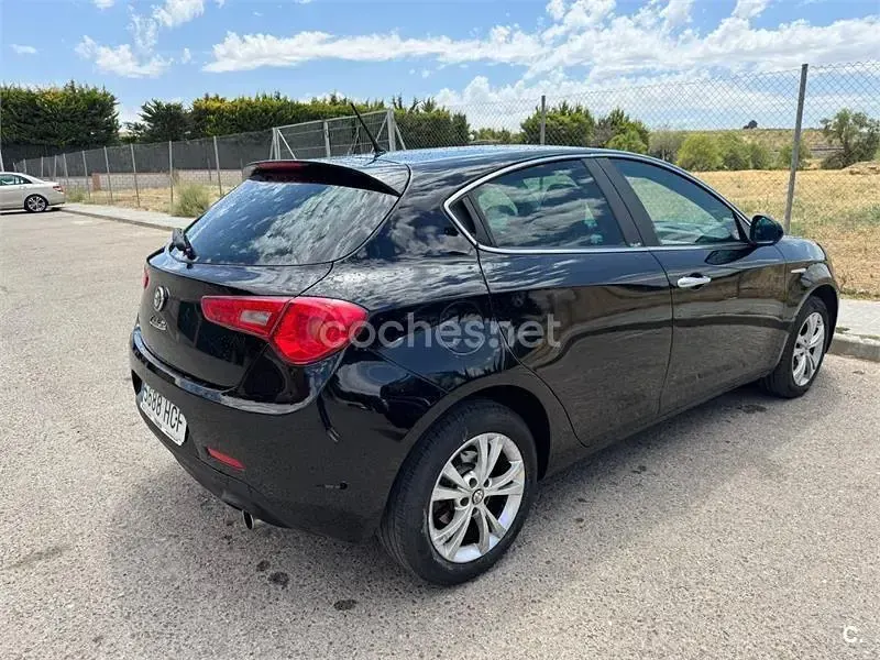 Usado Alfa Romeo Giulietta Distinctive 140 CV (102 kW) 2011 Negro Utilitario