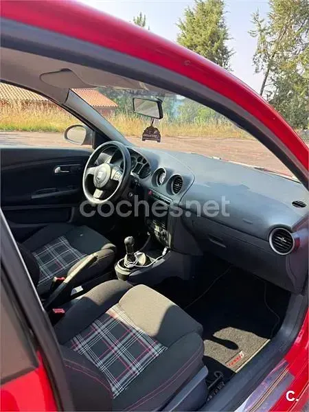 Usado Seat Ibiza Sport 100 CV (73 kW) 2008 Rojo Berlina