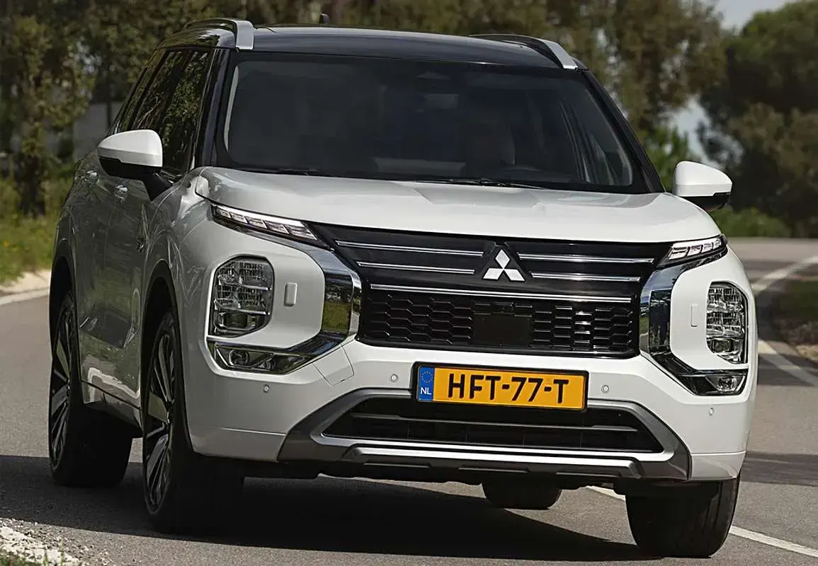 Usado Mitsubishi Outlander Motion 150 CV (110 kW) 2017 Gris SUV
