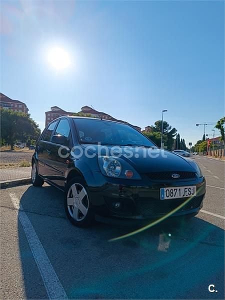 Negro Usado 2007 Ford Fiesta Utilitario | 3200 € (Precio justo) - Imagen 1/4
