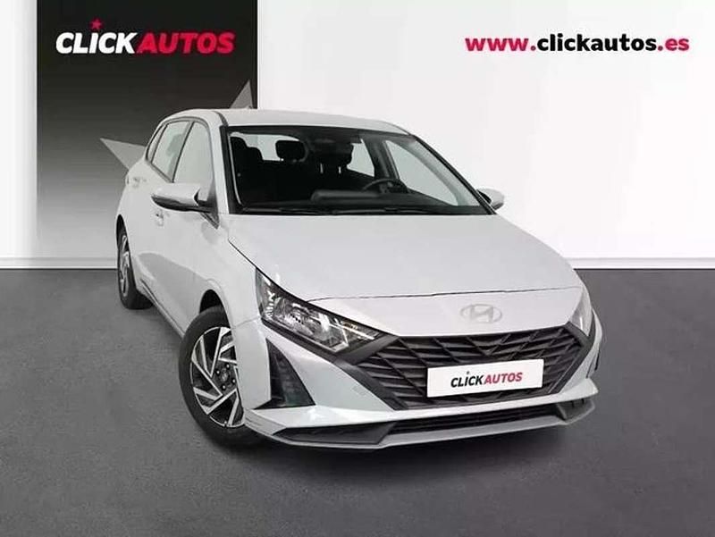 Usado Hyundai i20 79 CV (58 kW) 2025 Gris Utilitario