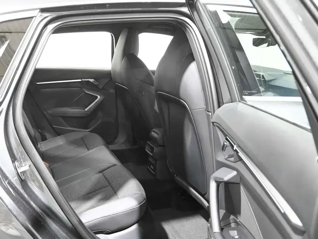 Usado Audi A3 Sportback Comfort 150 CV (110 kW) 2026 Gris Utilitario
