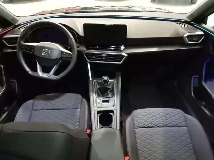 Usado Seat Leon FR 110 CV (80 kW) 2024 Gris Berlina