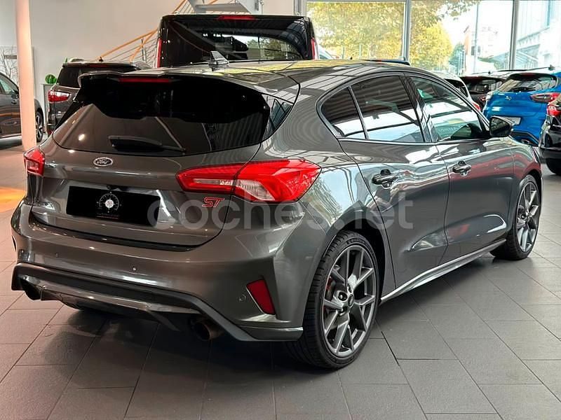 Usado Ford Focus ST 280 CV (205 kW) 2020 Gris / plata Berlina