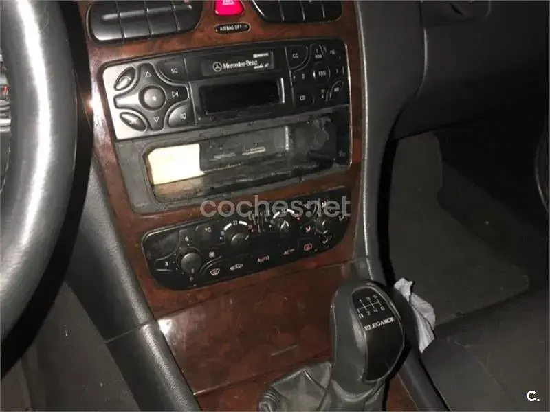 Usado Mercedes C180 Elegance 143 CV (105 kW) 2002 Gris / plata Berlina