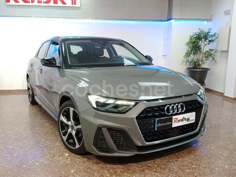 Gris / plata Usado 2022 Audi A1 Sportback S-Line Utilitario | 19.990 € (Precio justo) - Imagen 1/4