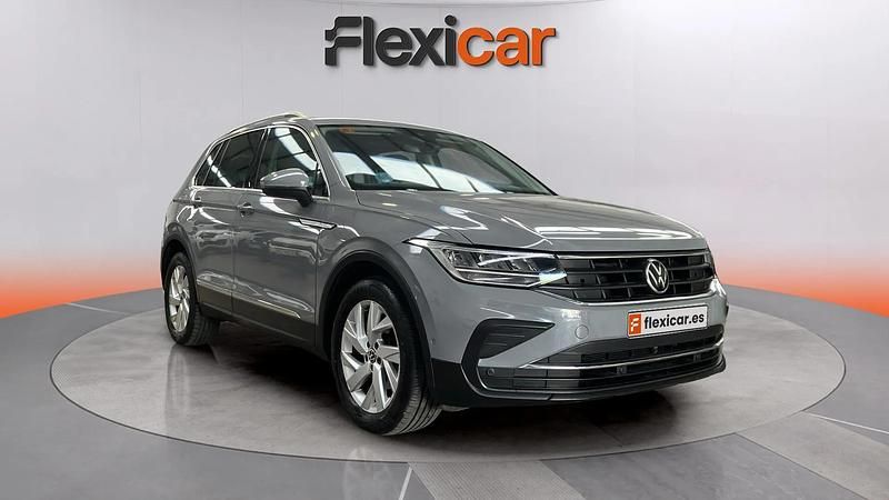 Usado VW Tiguan Life 150 CV (110 kW) 2021 Gris SUV