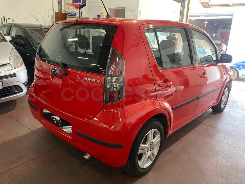 Usado Subaru Justy 70 CV (51 kW) 2008 Rojo Utilitario