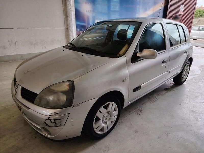 Usado Renault Clio II Dynamique 70 CV (51 kW) 2006 Gris / plata Berlina