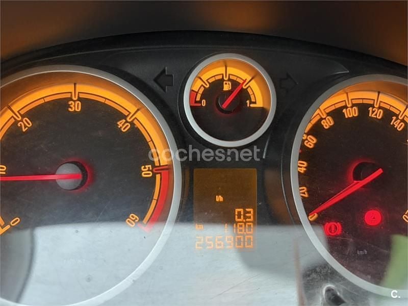 Usado Opel Corsa Selective 75 CV (55 kW) 2014 Blanco Utilitario