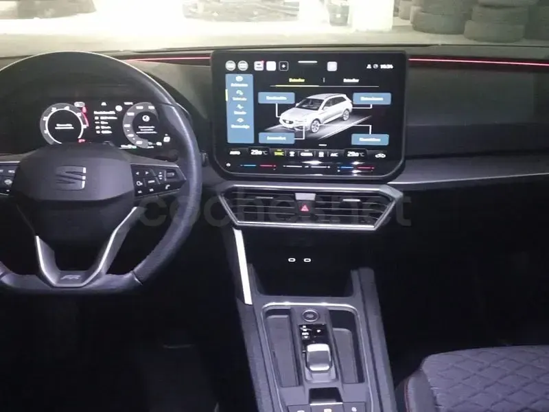 Usado Seat Leon FR 150 CV (110 kW) 2025 Blanco Familiar