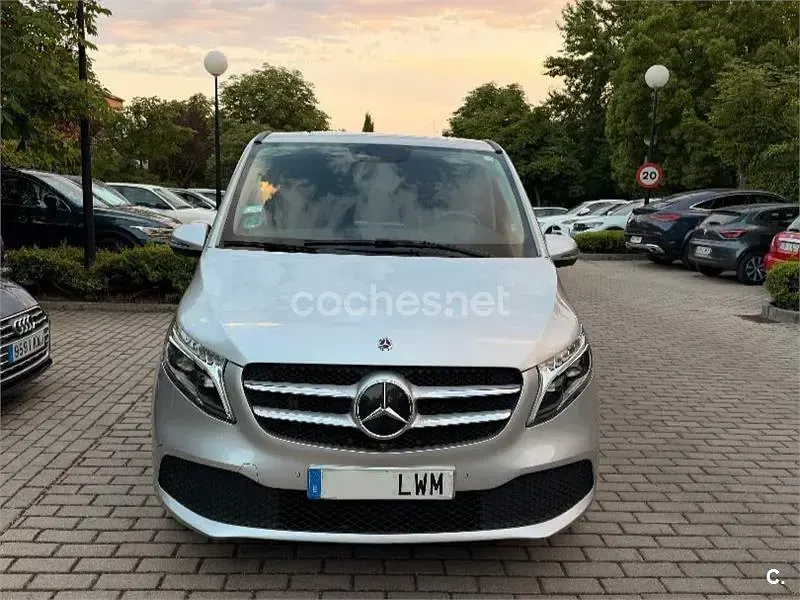 Usado Mercedes V220 Avantgarde 163 CV (119 kW) 2022 Gris / plata Monovolumen