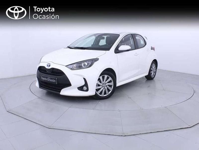 Blanco Usado 2022 Toyota Yaris Hybrid Active Utilitario | 17.375 € (Precio justo) - Imagen 1/4