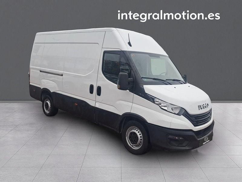 Usado Iveco Daily 156 CV (114 kW) 2023 Blanco Van