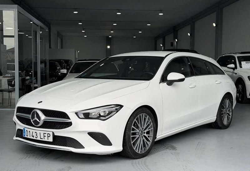 Usado Mercedes CLA200 Shooting Brake 150 CV (110 kW) 2020 Blanco Familiar