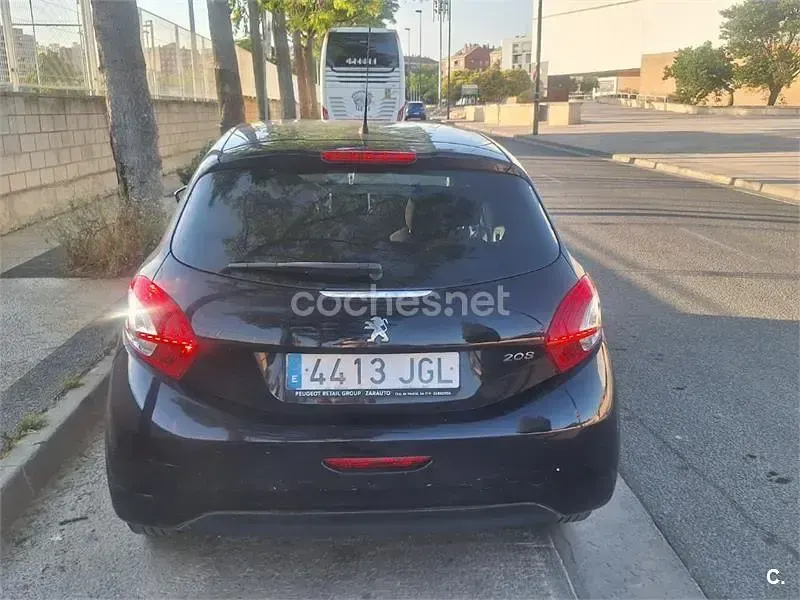 Usado Peugeot 208 Style 82 CV (60 kW) 2015 Azul Utilitario