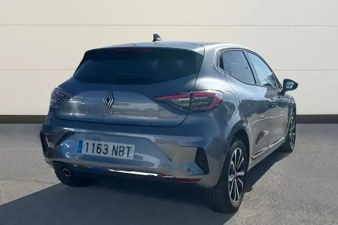 Usado Renault Clio Techno 100 CV (73 kW) 2025 Utilitario
