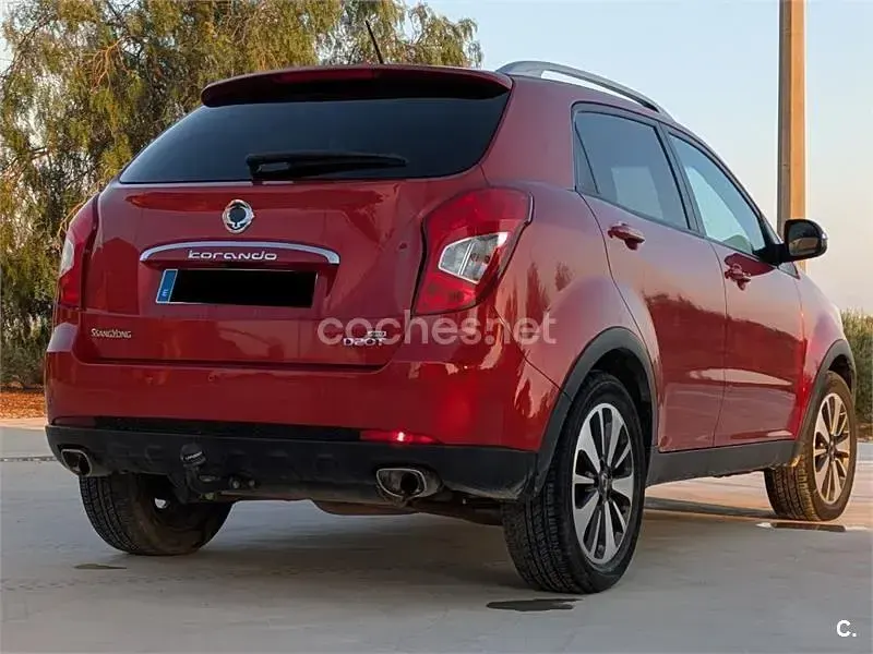 Usado SsangYong Korando Limited 175 CV (128 kW) 2014 Rojo SUV