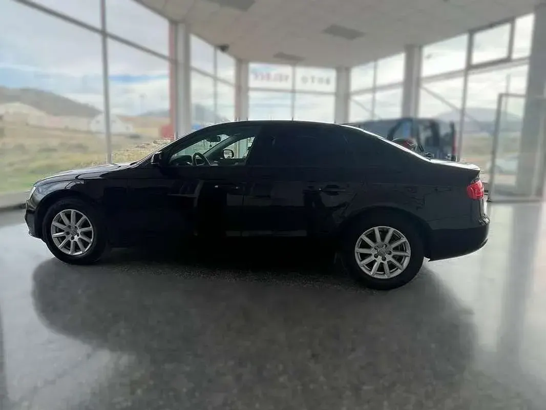 Usado Audi A4 Premium 140 CV (102 kW) 2013 Negro Berlina