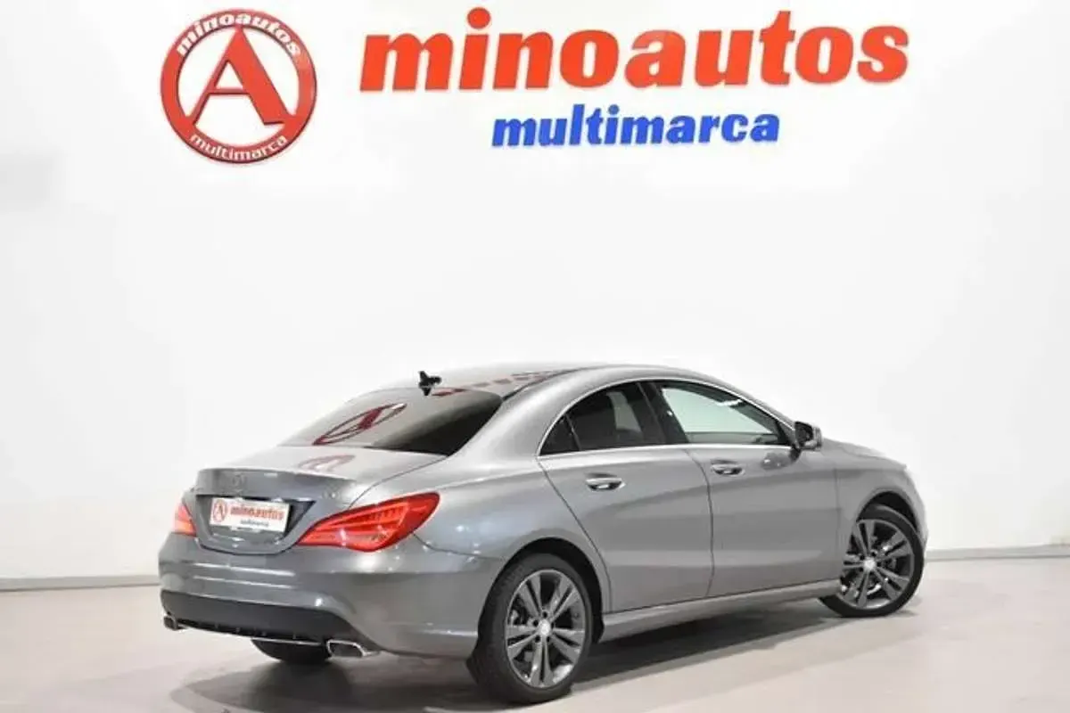 Usado Mercedes CLA220 170 CV (125 kW) 2015 Gris Berlina