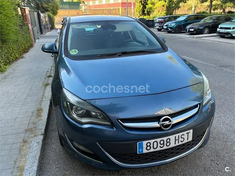 Usado Opel Astra Excellence 110 CV (80 kW) 2011 Azul Familiar