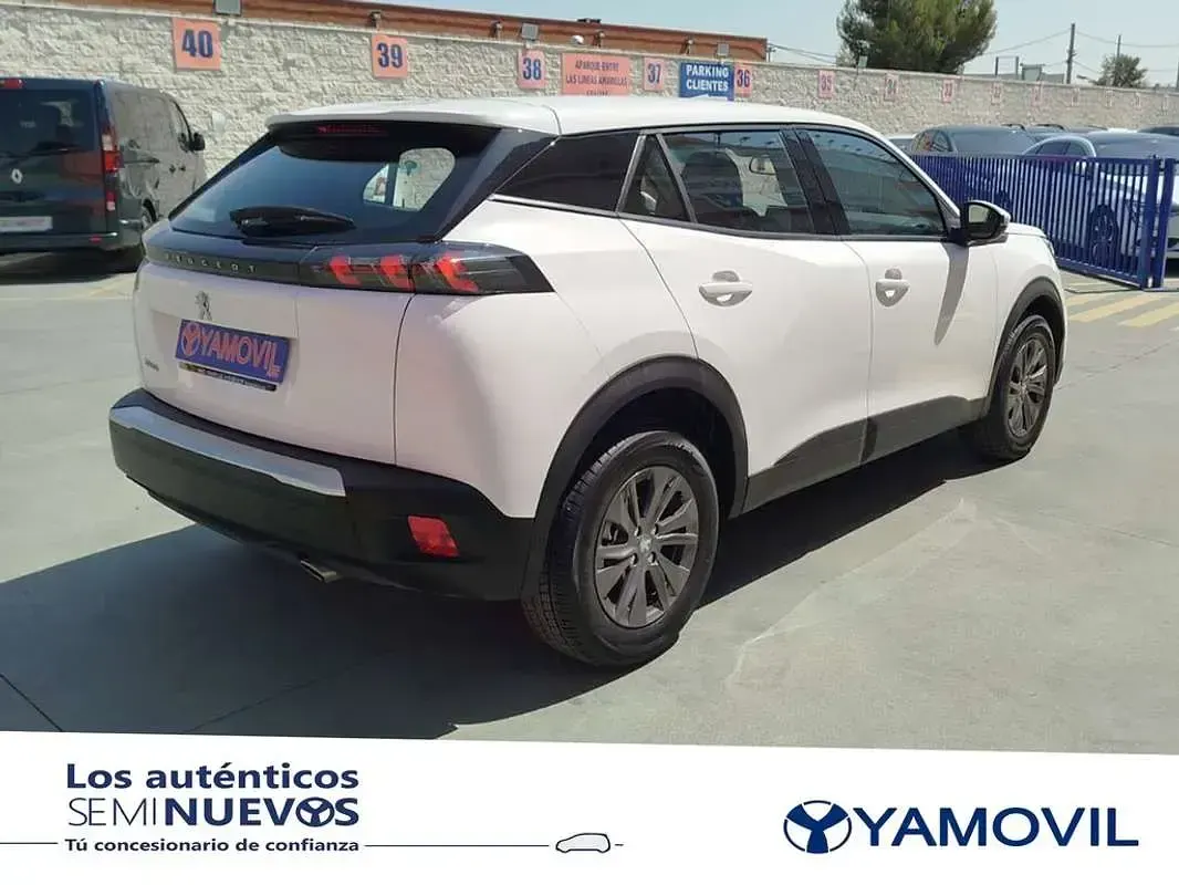 Usado Peugeot 2008 Active 110 CV (80 kW) 2021 Blanco SUV