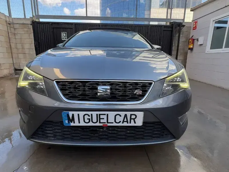 Usado Seat Leon FR 180 CV (132 kW) 2014 Gris / plata Berlina