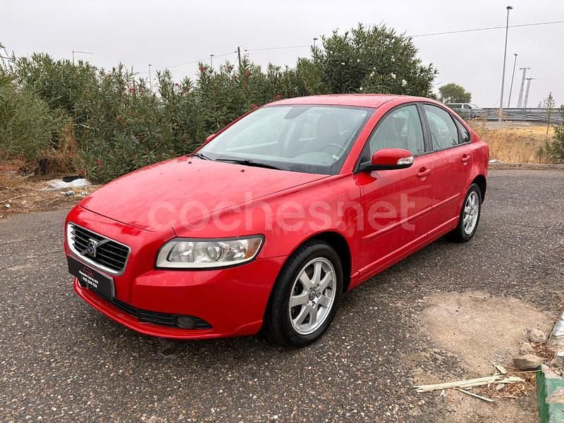 Usado Volvo S40 Momentum 136 CV (100 kW) 2009 Rojo Berlina