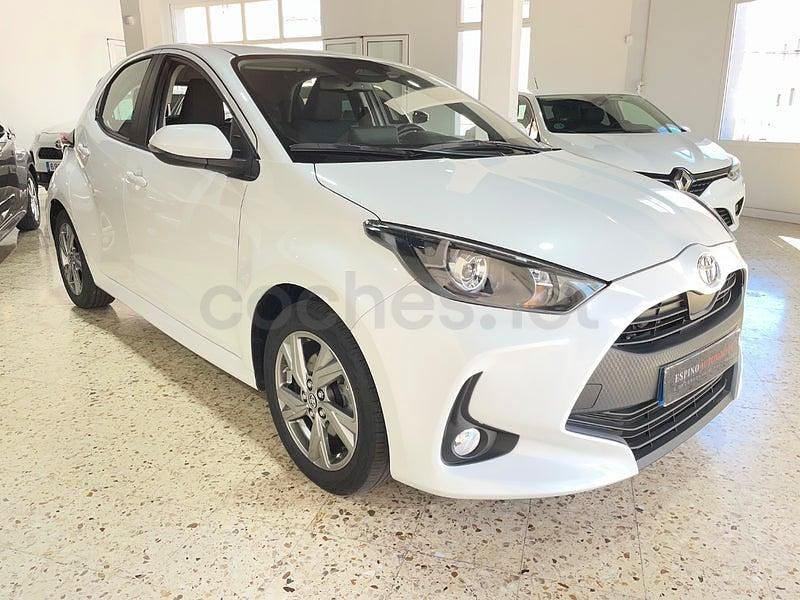 Usado Toyota Yaris Hybrid Active 116 CV (85 kW) 2024 Blanco Berlina