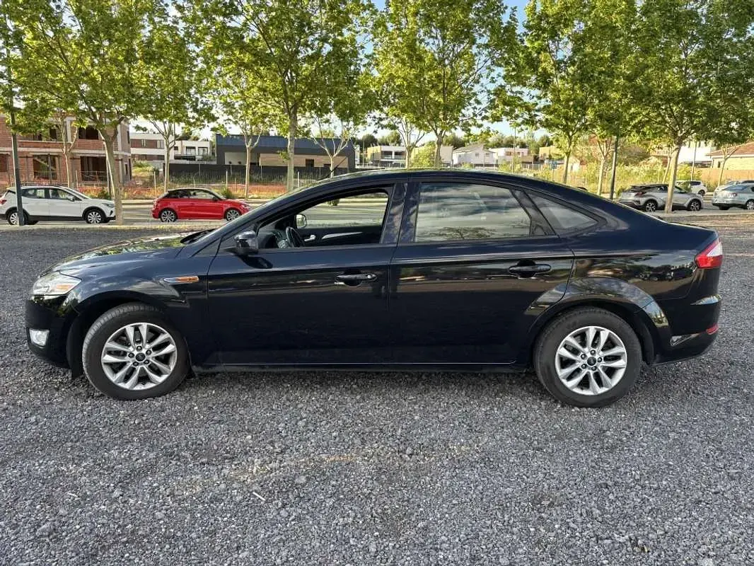 Usado Ford Mondeo Trend 140 CV (102 kW) 2009 Negro Berlina